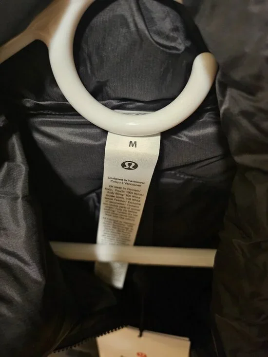 NWT Lululemon Women’s Featherweight 900-Down-Fill Quilted Jacket Black Size M - Picture 7 of 7